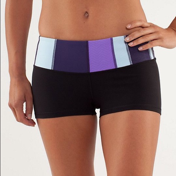 Lululemon Sz. 4 black with multicolour quilted band boogie shorts